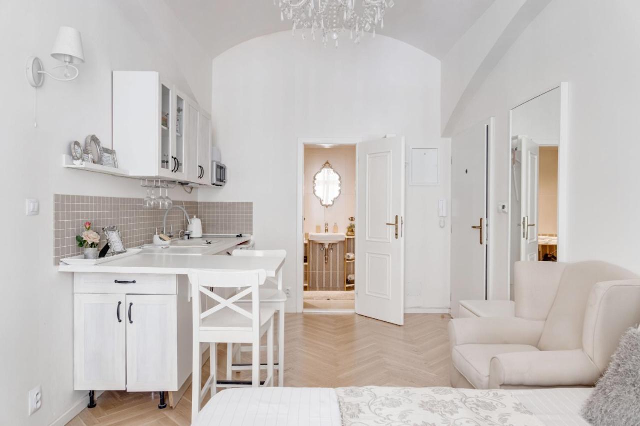 Apartments With The Lions Prague Exterior photo