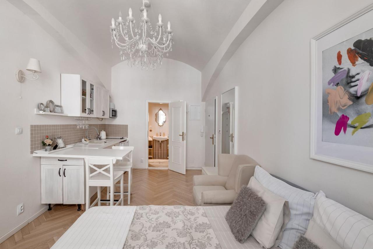Apartments With The Lions Prague Exterior photo